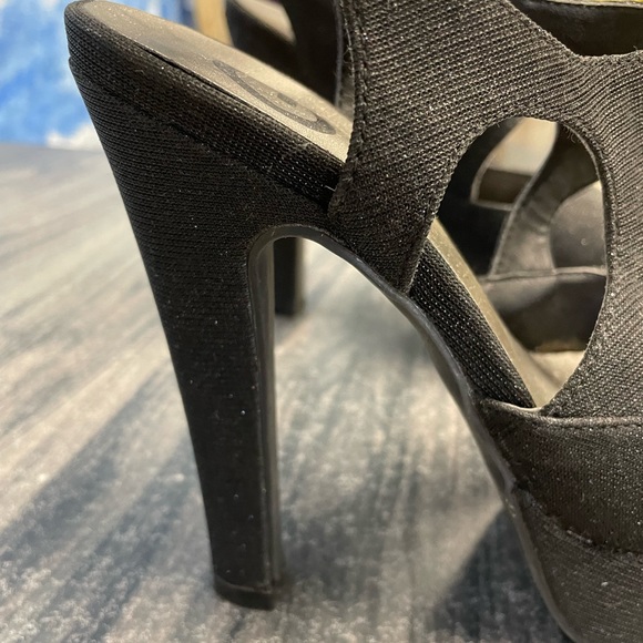 Guess Heels - Picture 4 of 12